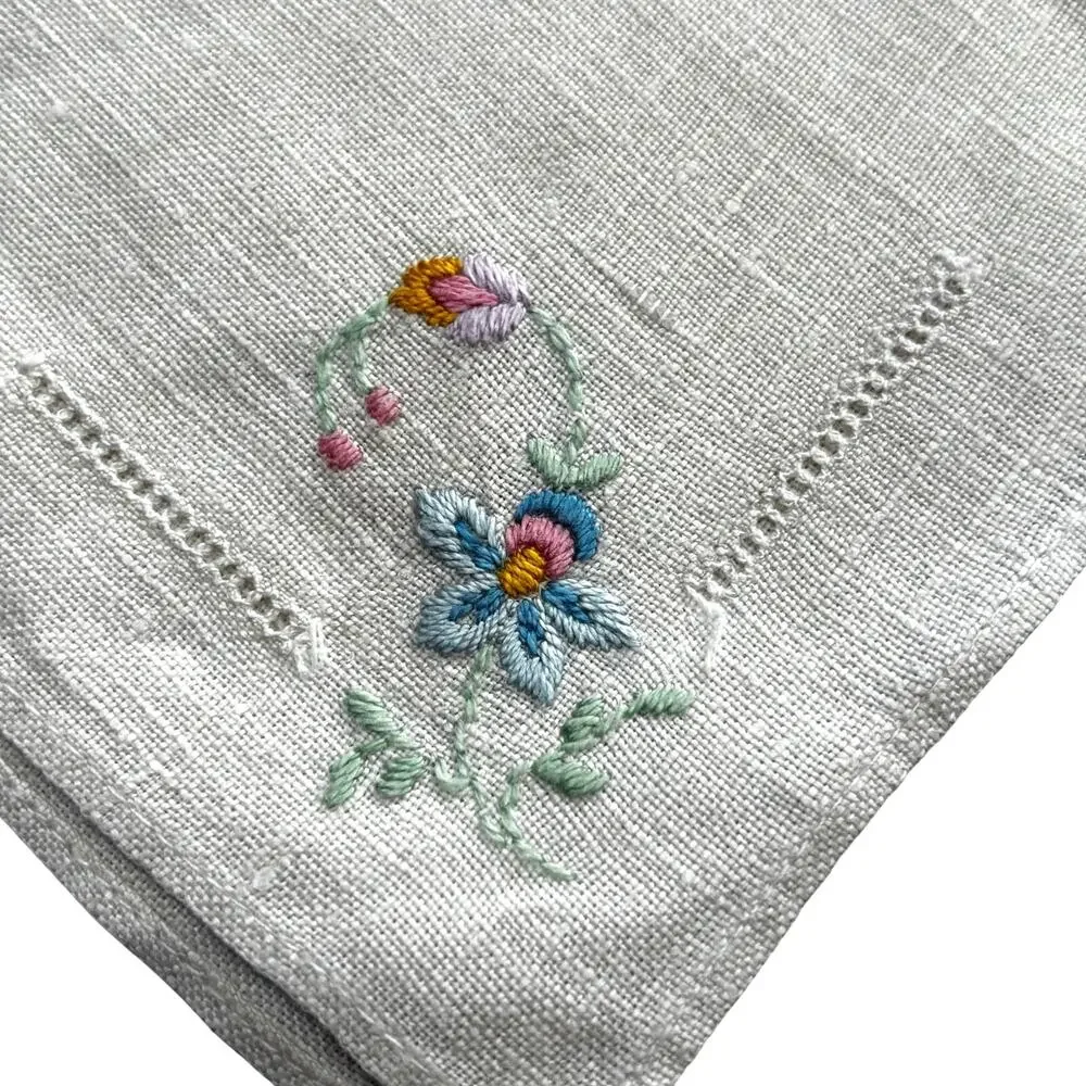 Vintage linen cocktail napkins (4) hand embroidery flowers classic 1940’s style